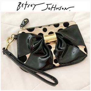 NWOT Betsey Johnson Wristlet